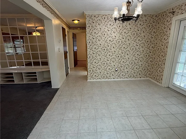 647 Holmes Ave — Photo 11