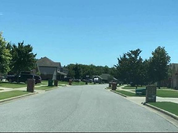 Exterior Neighborhood (street photo)