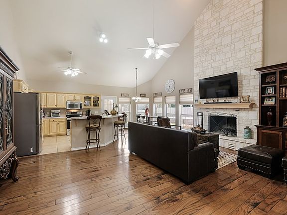 2nd image of 185 Fannin Dr