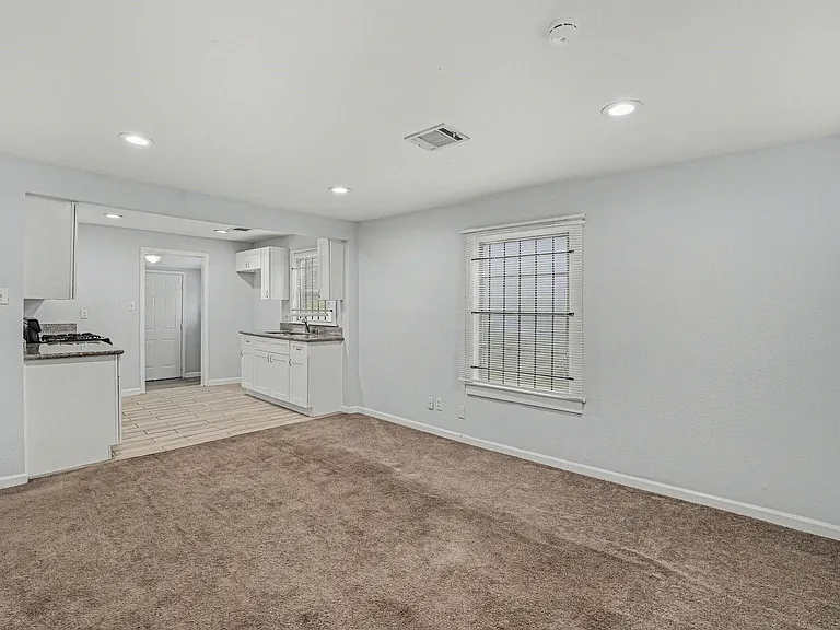 3107 Altoona St — Photo 5