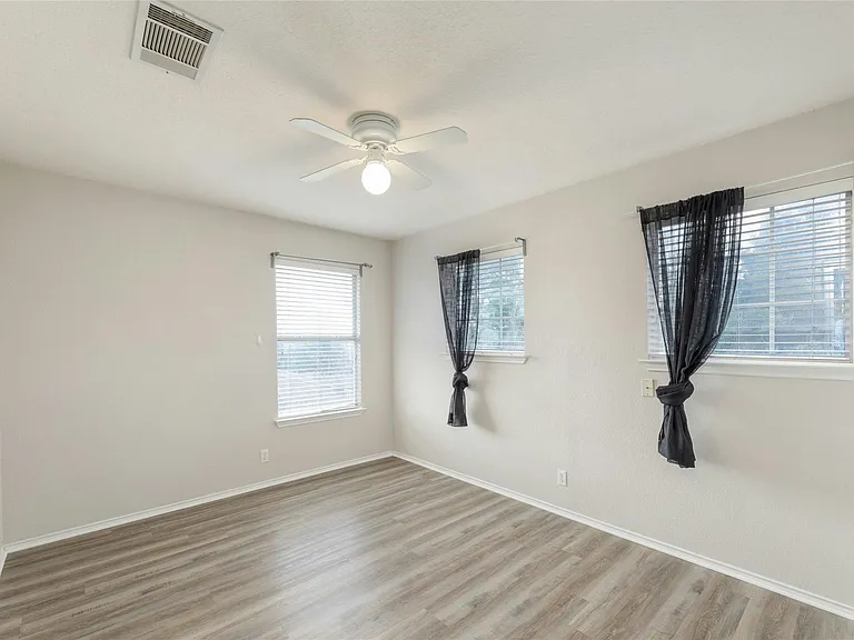 113 Matthew Dr — Photo 29