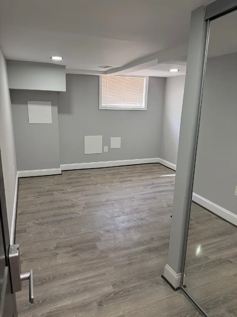 1228 Glyndon Ave $650 Available Room (Shared Bath) — Photo 4