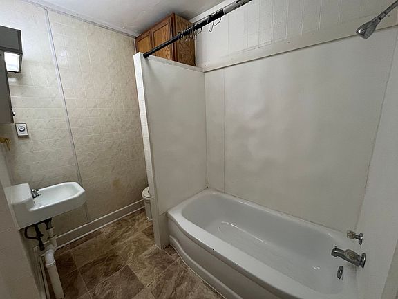 5th image of 319 1st St NW #201