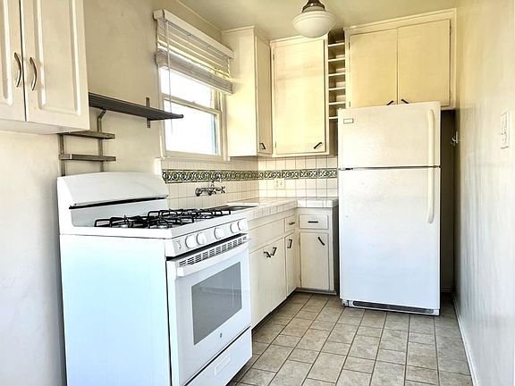 5th image of 1639 Talmadge St #3