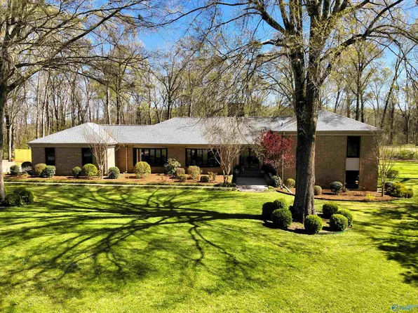 104 Cedar Ln, Moulton, AL 35650
