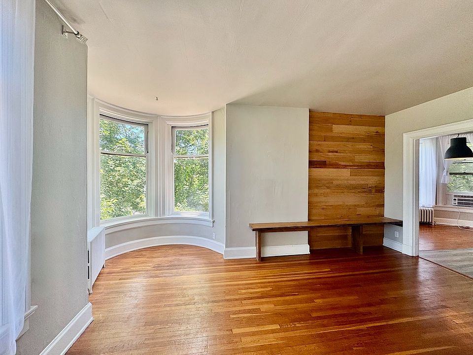 1st image of 211 Loraine Ave