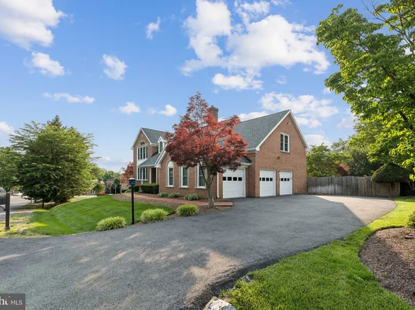 1292 Middleton Ct, Vienna, VA 22182