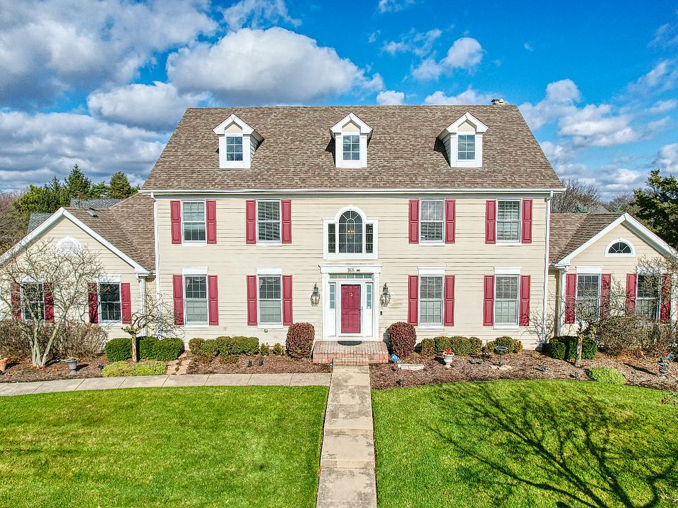1st image of 166 Derby Glen Dr