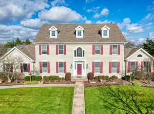 166 Derby Glen Dr, Glen Ellyn, IL