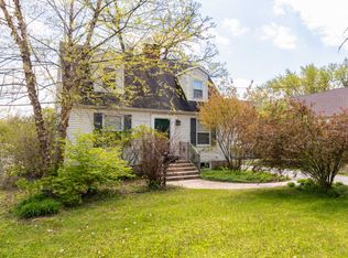 27W625 Beecher Ave, Winfield, IL 60190