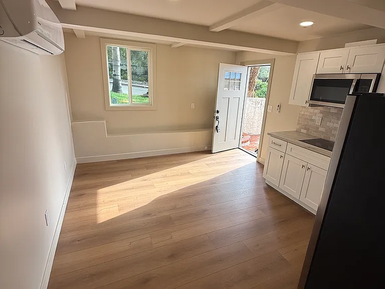 4395 Aragon Way #B — Photo 3