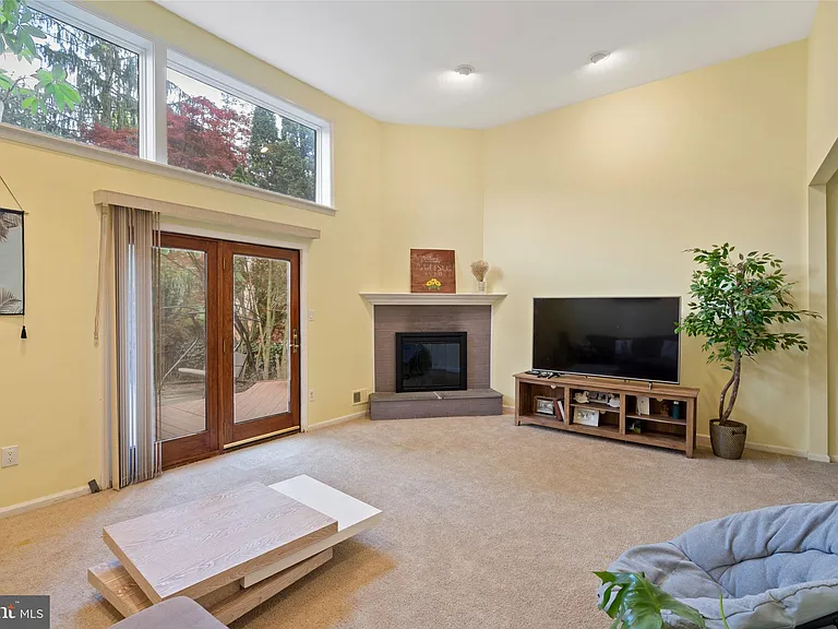 156 Eaton Dr — Photo 7