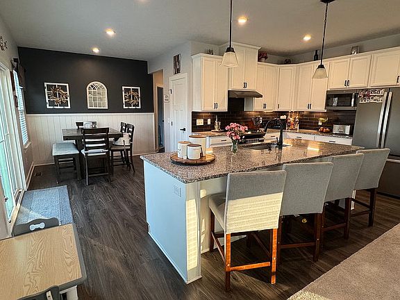 5th image of 3349 Stoneleigh Rd NE