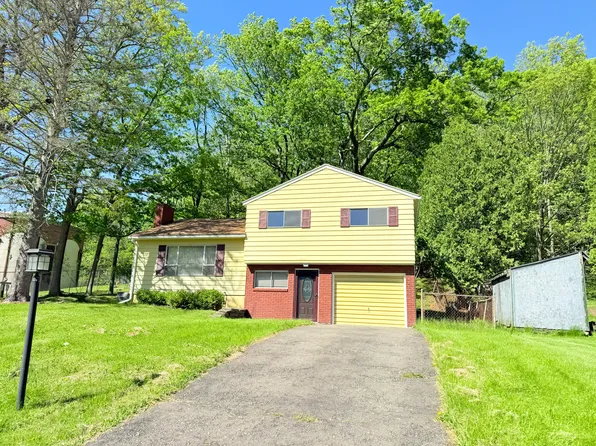 801 Case Dr, Vestal, NY 13850