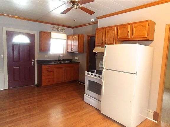 3rd image of 402 S Linden St