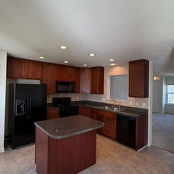 38 Lombard Ln — Photo 9