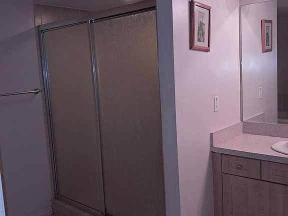 5th image of 1223 Lake Ave