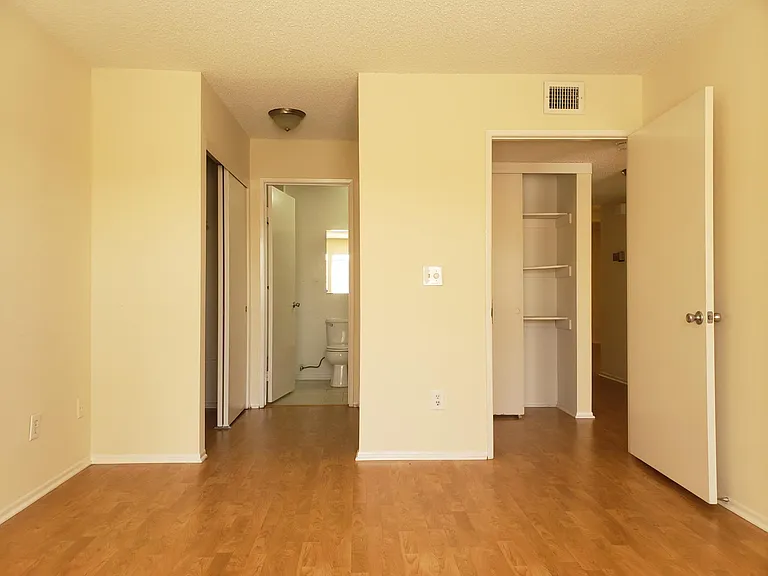 1117 Havenhurst Dr #105 — Photo 6