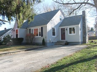 150 Lewiston St, Warwick, RI 02889