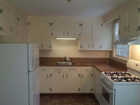 10 Pierce St APT 3, Foxboro, MA 02035