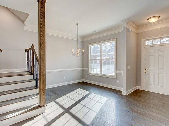 4th image of 302 Haven Cir