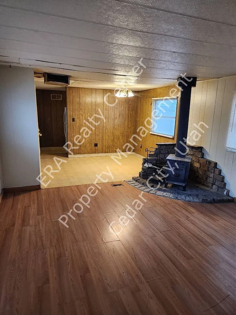 439 N 600 W 1-20 — Photo 4