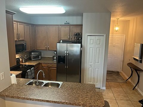 5th image of 469 Glastonbury Dr