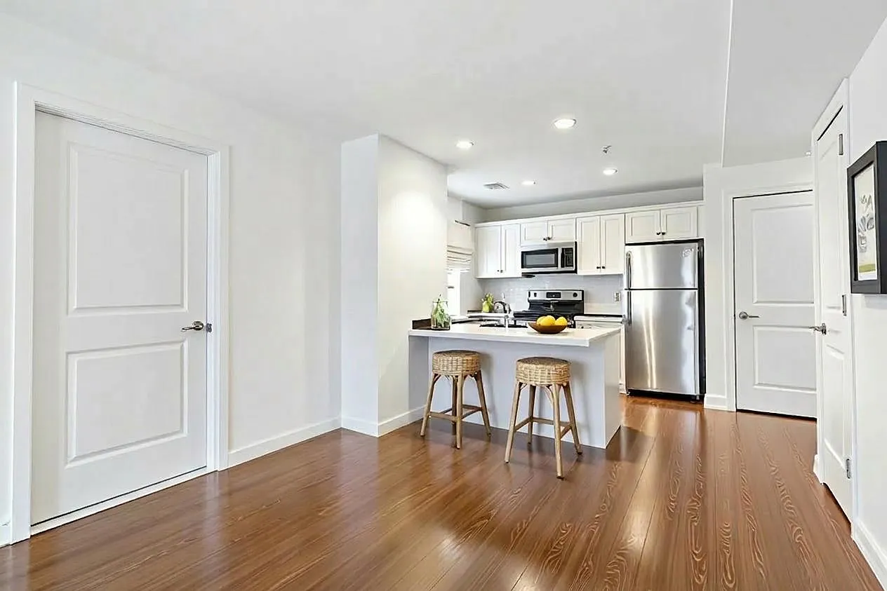 1 bed, 550 sqft, $2,300 — Photo 1