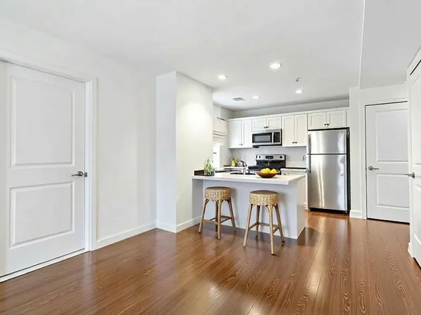 947 Hope St #203, Stamford, CT 06907