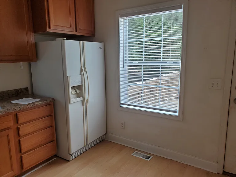 275 Arch St — Photo 7