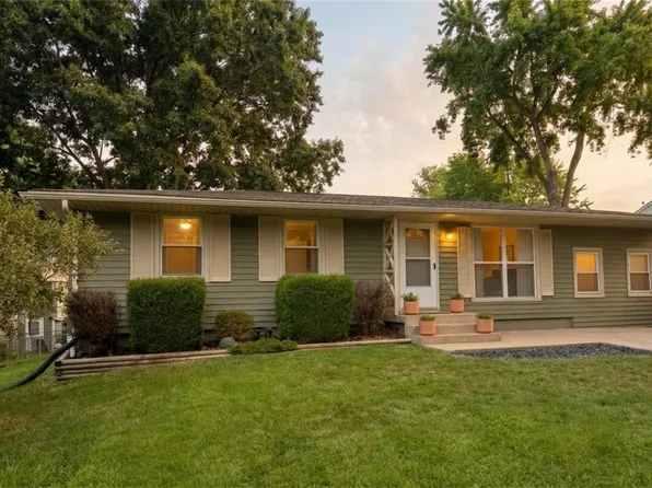 1044 Highland Dr, Liberty, MO 64068