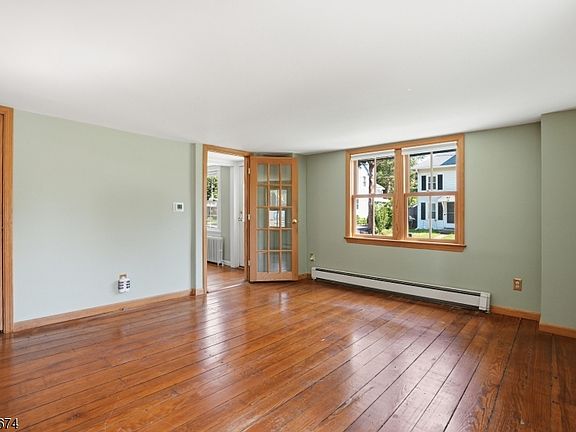 4th image of 415 Village Rd