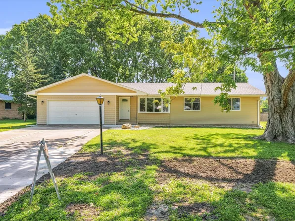 504 Dodson Dr E, Urbana, IL 61802