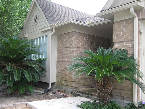 Front Covered Entry_Walkway
