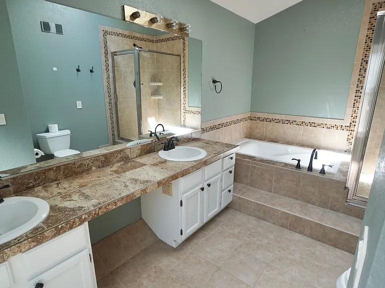 2363 S Jamaica St — Photo 11