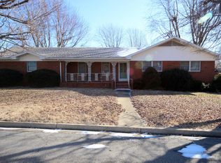 607 Learning Ln, Monett, MO 65708