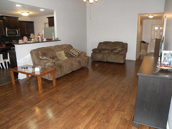 4th image of 407 Leslie Wood Dr