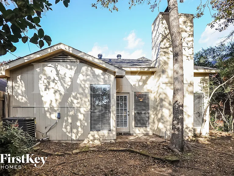 1396 Chinaberry Dr — Photo 15