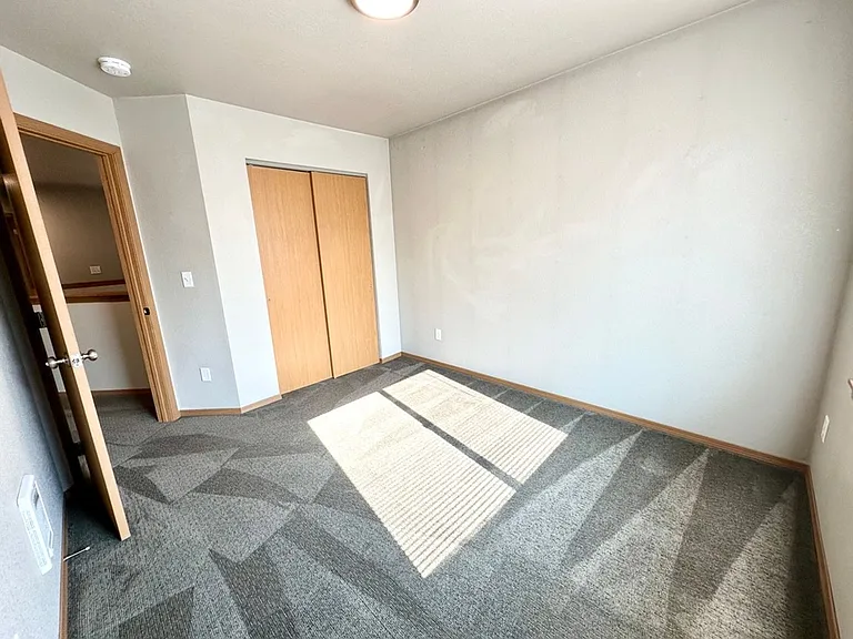 2102 N Yellowstone St — Photo 53