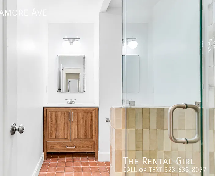 1245 S Sycamore Ave — Photo 15