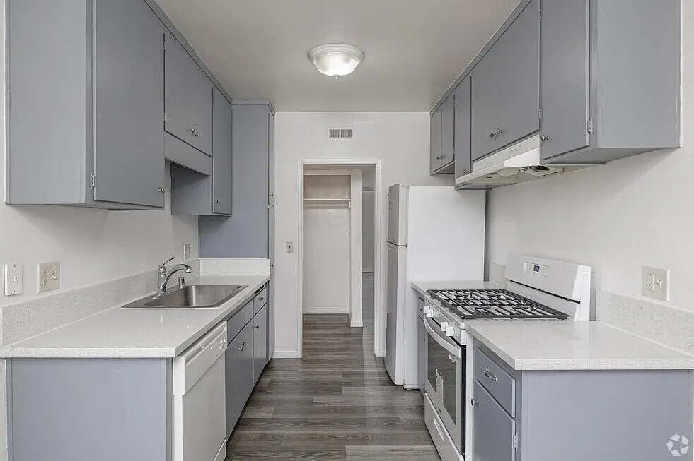 2 bed, 925 sqft, $2,450 — Photo 4