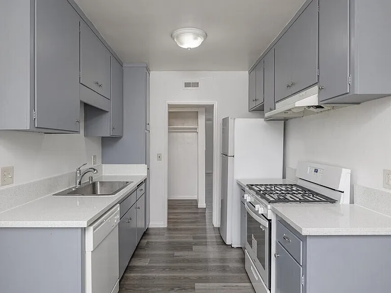 437 Church Ave #F — Photo 4