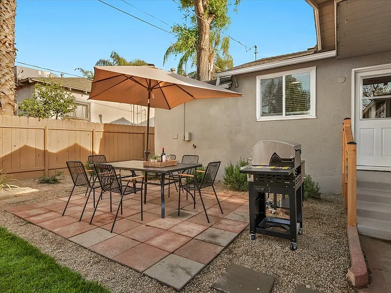 842 W Pine Ave — Photo 30