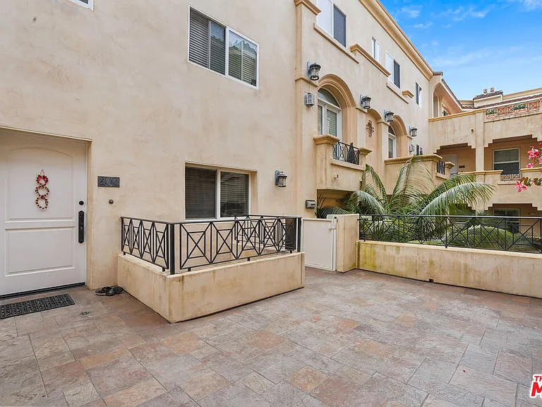 16123 Sunset Blvd #202 — Photo 31
