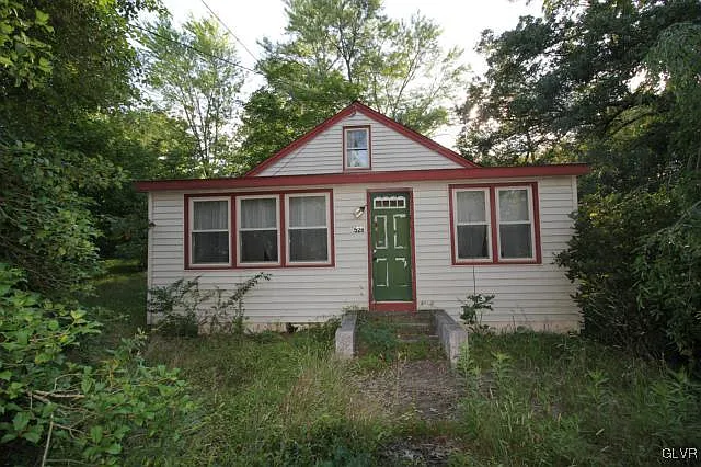 528 Crest Ave photo 1