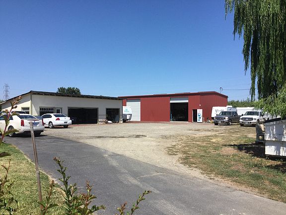 Room to turn big truck