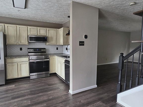 5th image of 3823 Copper Beech Dr
