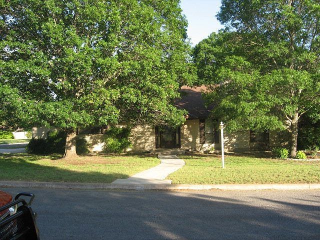 1st image of 121 Spanish Oak Ln W