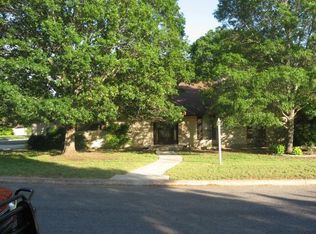 121 Spanish Oak Ln W, Kerrville, TX 78028