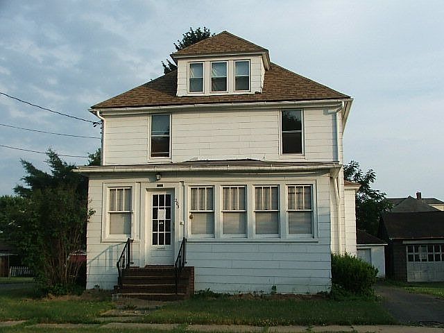 1st image of 203 W 17th St